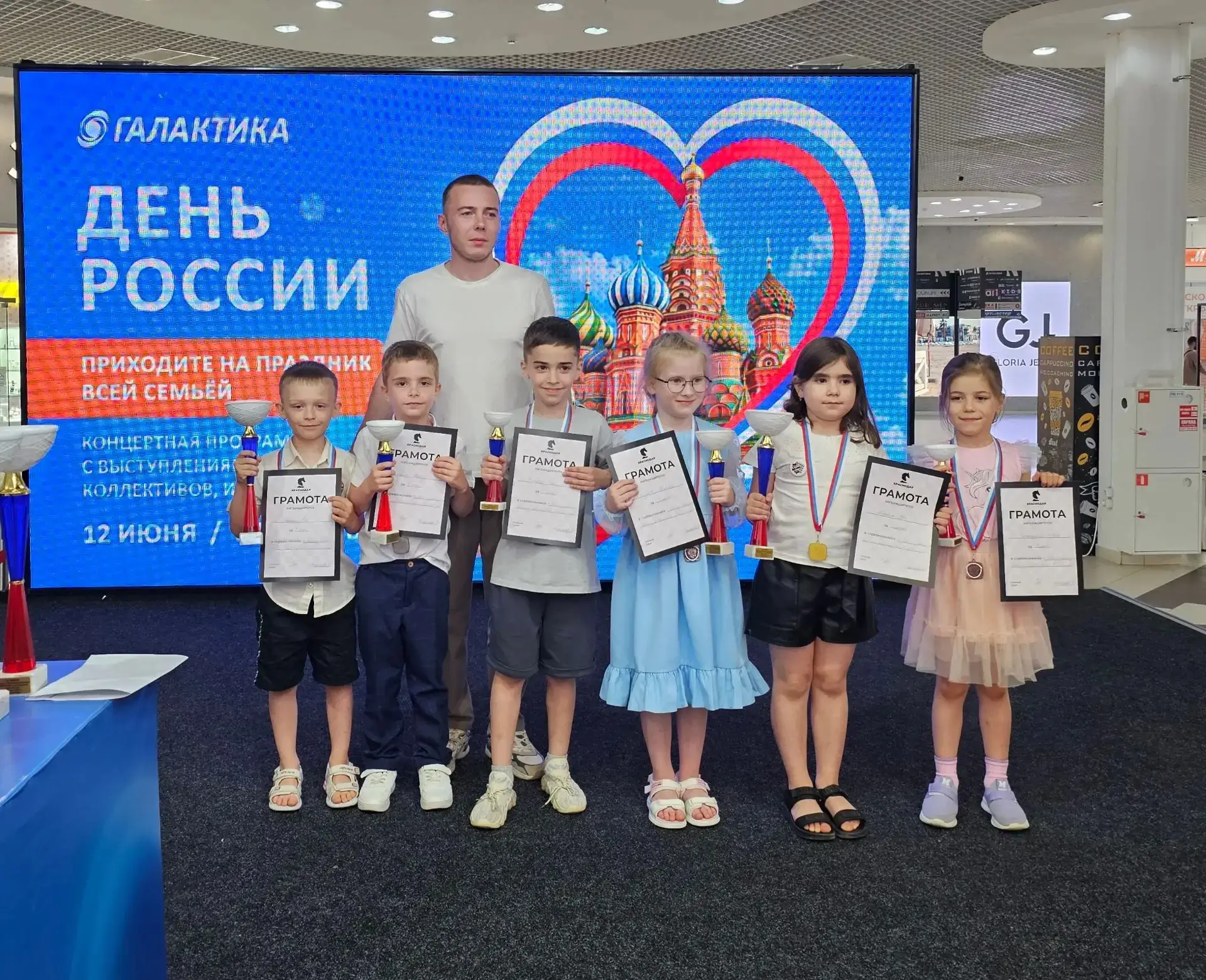 ♟️В Краснодаре в ТРК "Галактика" проходил турнир по быстрым шахматам, посвященный Дню Р...