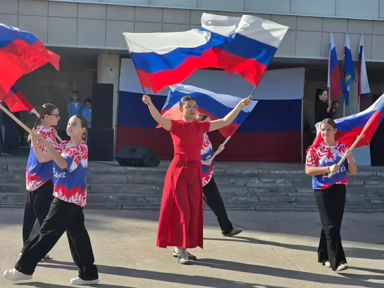 🇷🇺 День Государственного флага в Лыскове прошёл ярко и празднично!