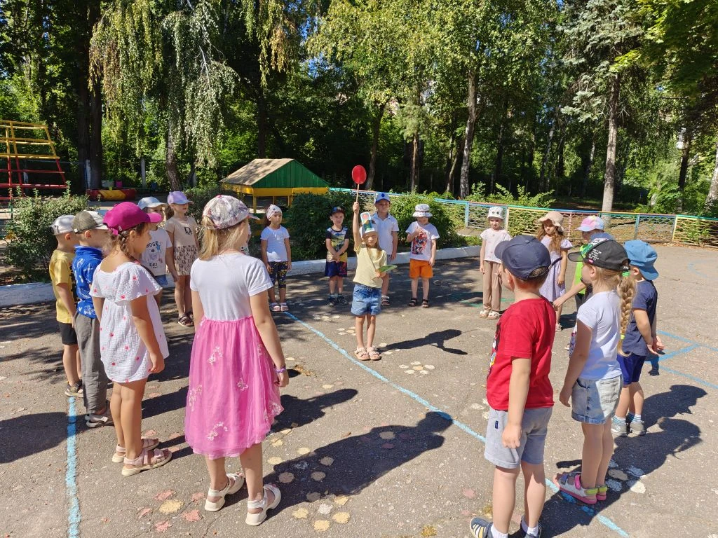 В рамках проведения Недели безопасности «Осторожно, пешеход!» воспитанники старшего дош...