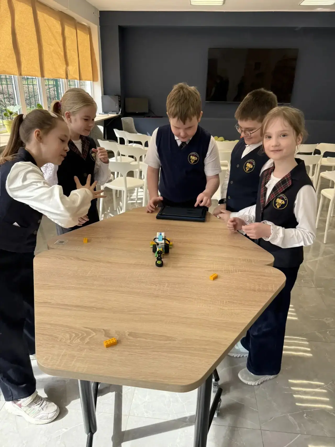 🚀 Космические приключения 3 Б класса! 🌌  Сегодня орлята вместе с классным руководителем Надеждой Юрь