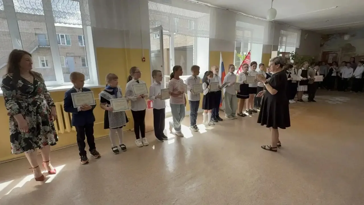 👫🎊Для начальной школы прошла итоговая линейка "Последний звонок"🎊 В торжественной об...