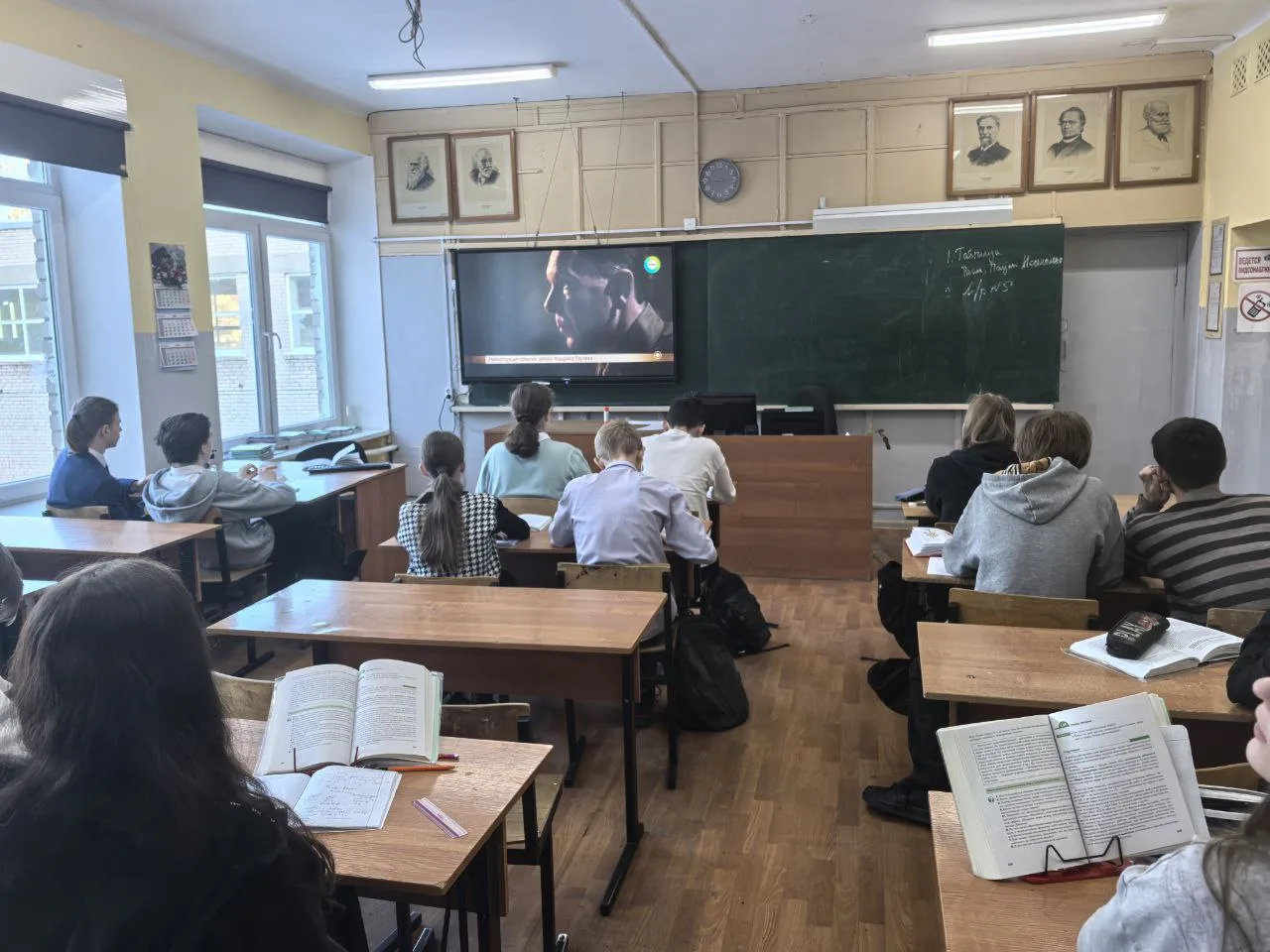 🎬🌟 Дорогие друзья!  С радостью сообщаем вам, что в нашей школе прошёл кинолекторий «Сталинград», орг