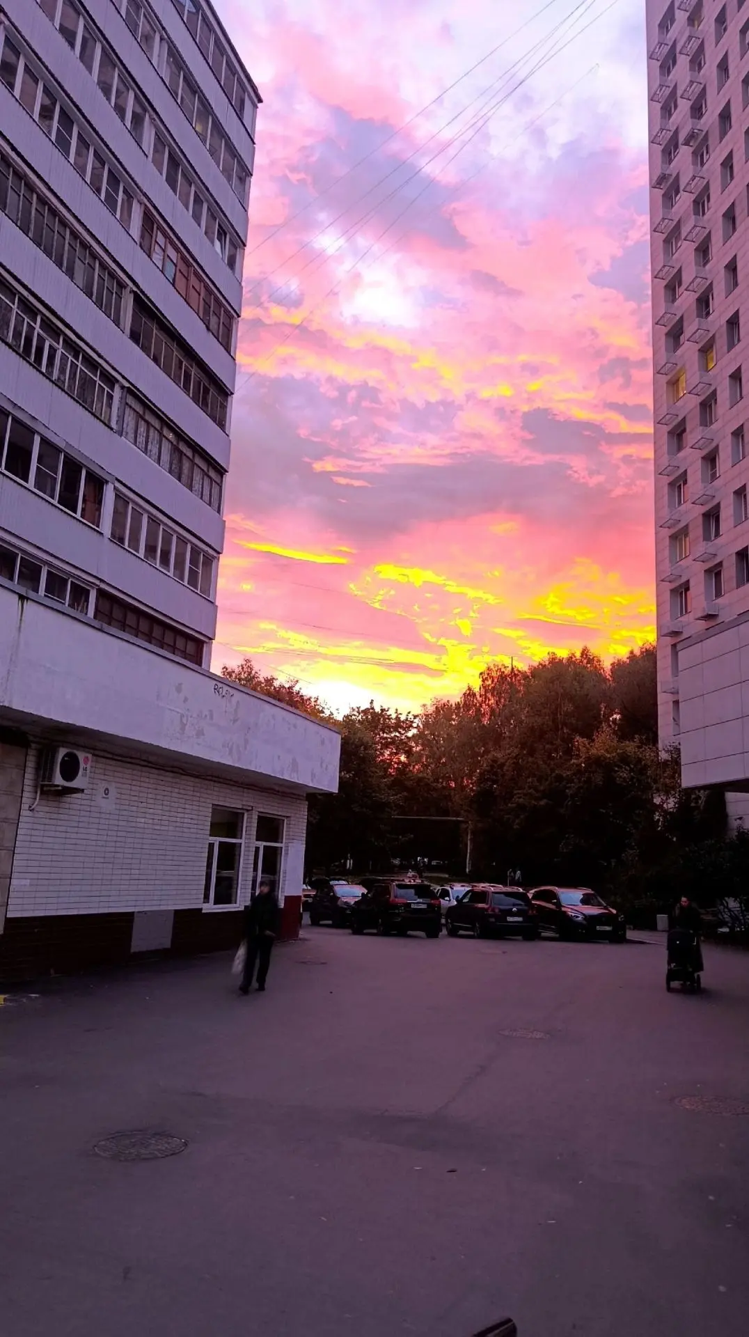 Вчерашний закат над 4-м районом и БЦ 🌇