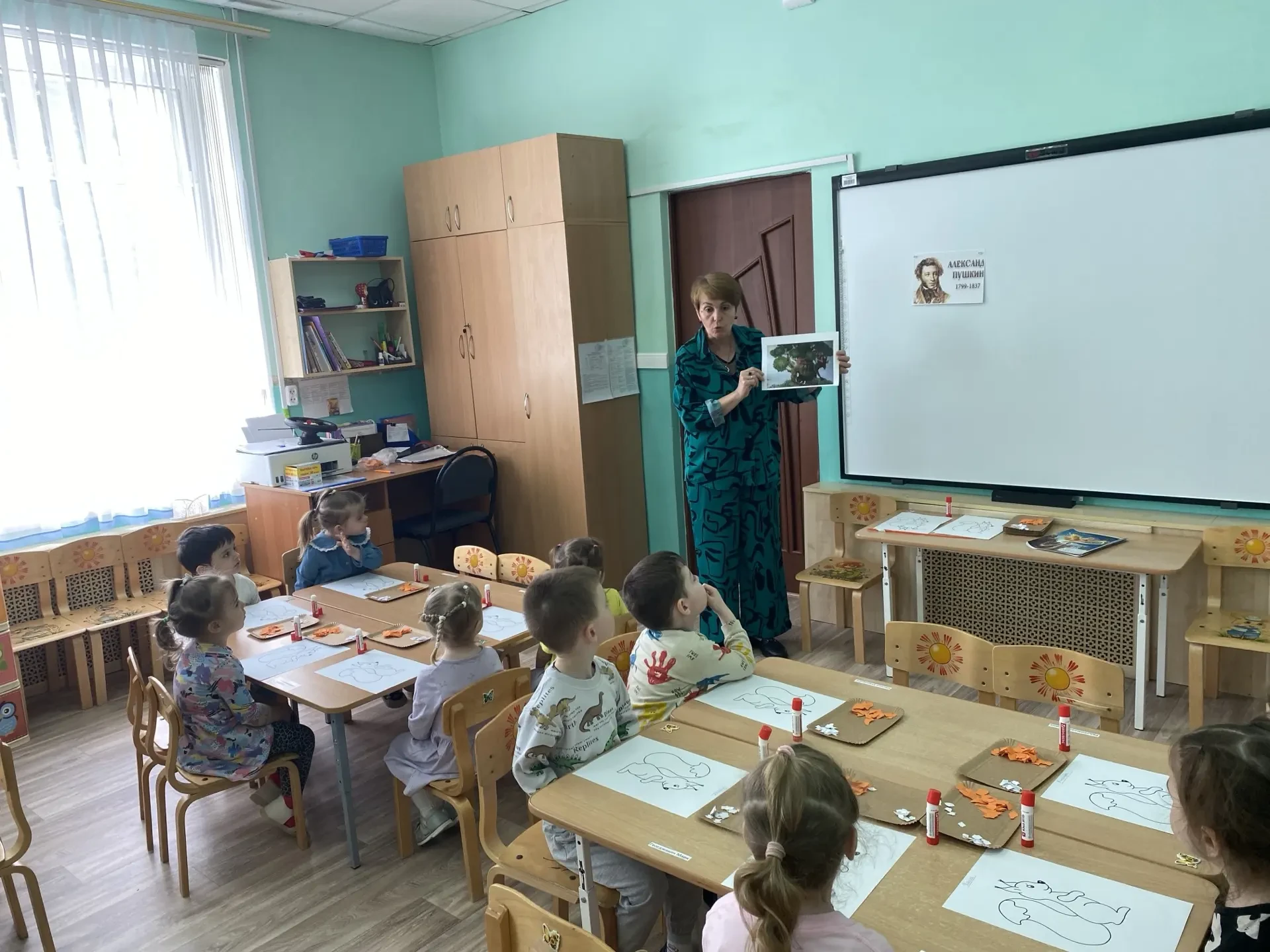 🌸 Развитие мелкой моторики через обрывную аппликацию во второй младшей группе, на тему...