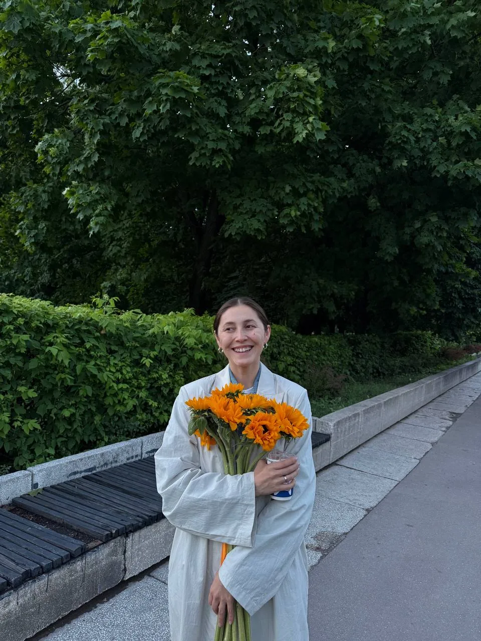 но каким странным ни был день – есть любимый человек, букет подсолнухов и какао на банановом ❤️‍🔥

