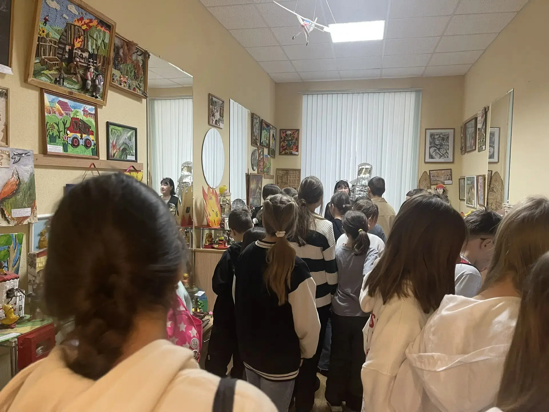 А вы знали, что первые пожарные в Уфе ездили на лошадях? А вот 5Б теперь знает!🔥 5Б класс совершил п