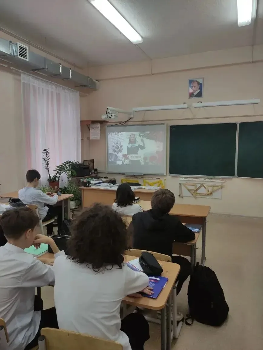 🎵 «Разговоры о важном»: Песни, которые помнит сердце  На этой неделе в нашей школе занятие цикла «Ра