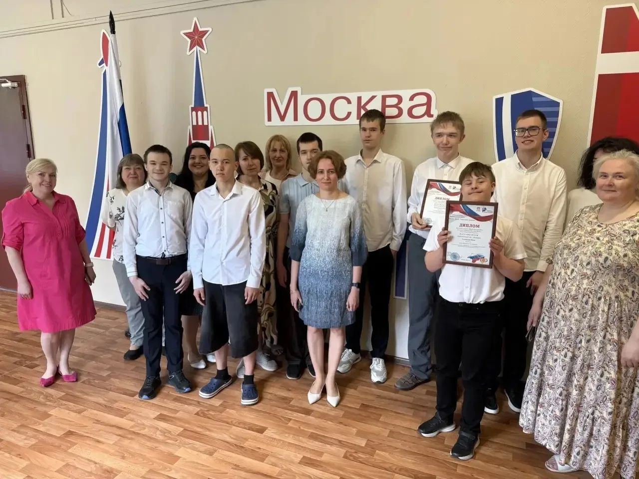 ✨ Сегодня - особенный день! ✨

Наши дорогие выпускники получили свидетельства об окончании школы! 

