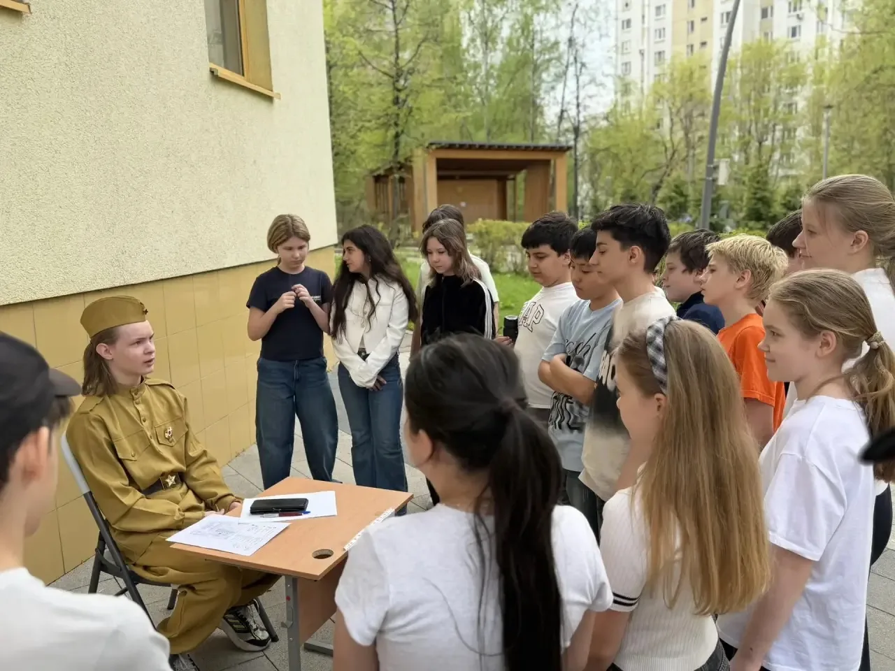 🕯️Нам не забыть об этих днях…   Активисты нашей школы под руководством педагога‑организатора Натальи
