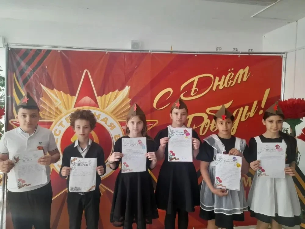 🦅Ученики 4В класса, активно участвующие в проекте "Орлята России", сделали доброе дело в рамках трек