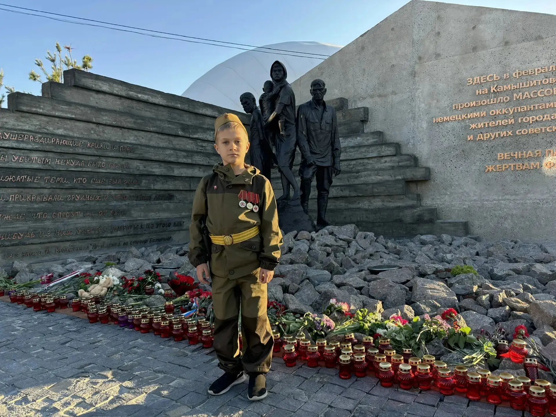 Возложение цветов к памятникам – больше, чем традиция! 👏  Это важный момент воспитания: через такие 