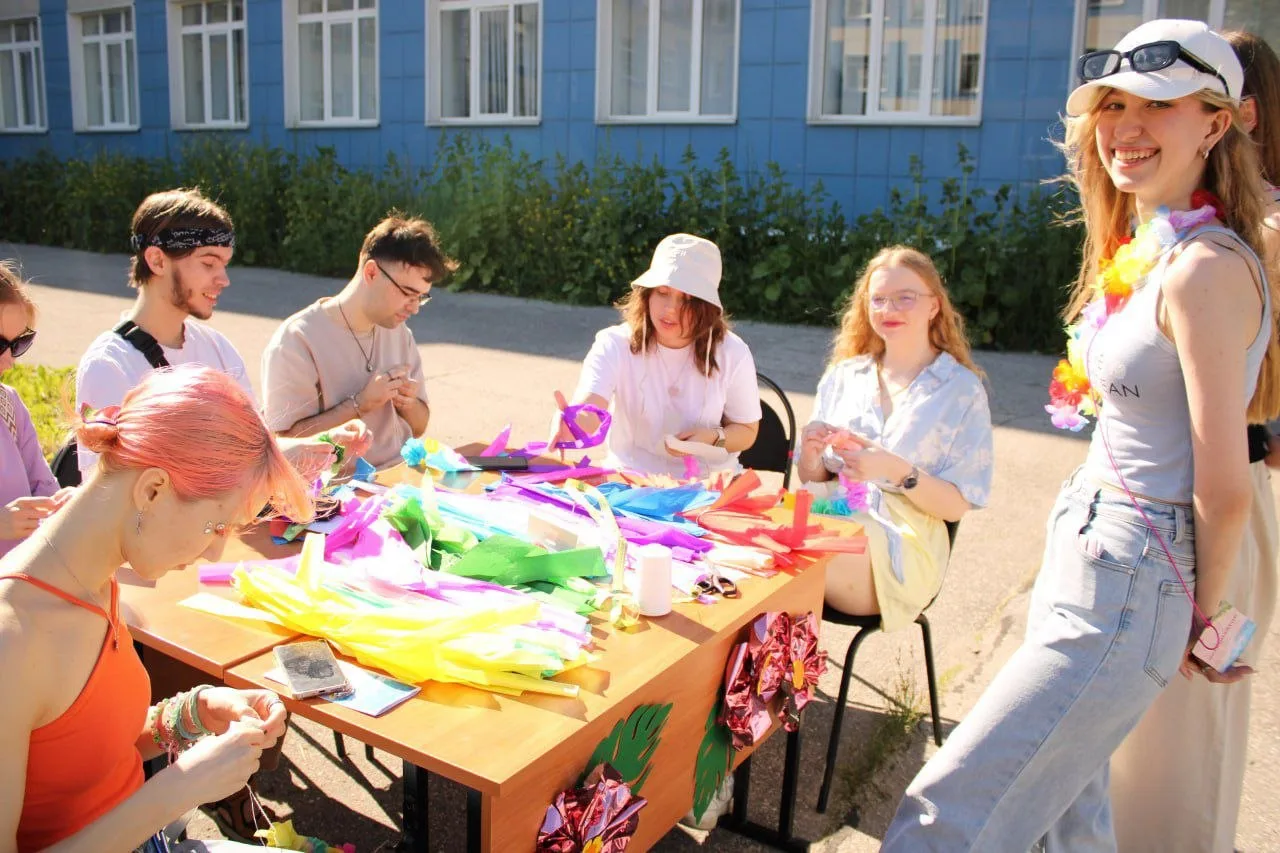 🌞 Студенты НИУ ВШЭ — Нижний Новгород встретились на ВыШЭфесте — традиционном мероприятии, которое п