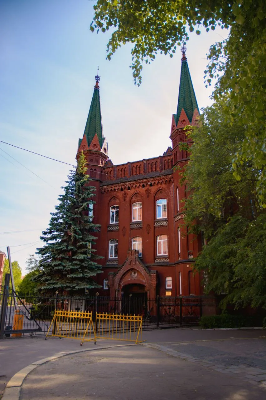 Здание бывшего госпиталя Святого Георга St. Georgs-Hospital, а сегодня — Калининградского рыбопромыш