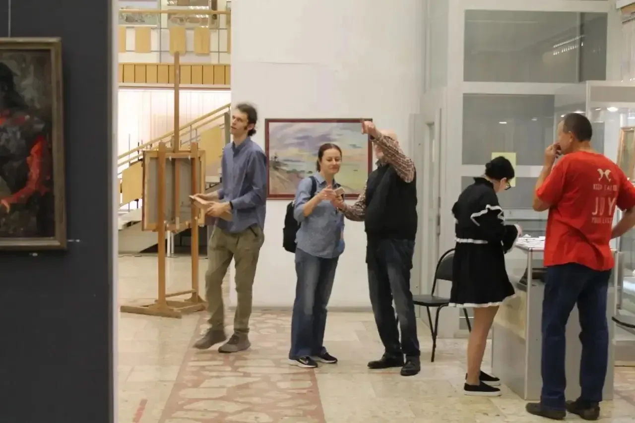 🎨 В Подольске открылась выставка «С кистью вокруг света»