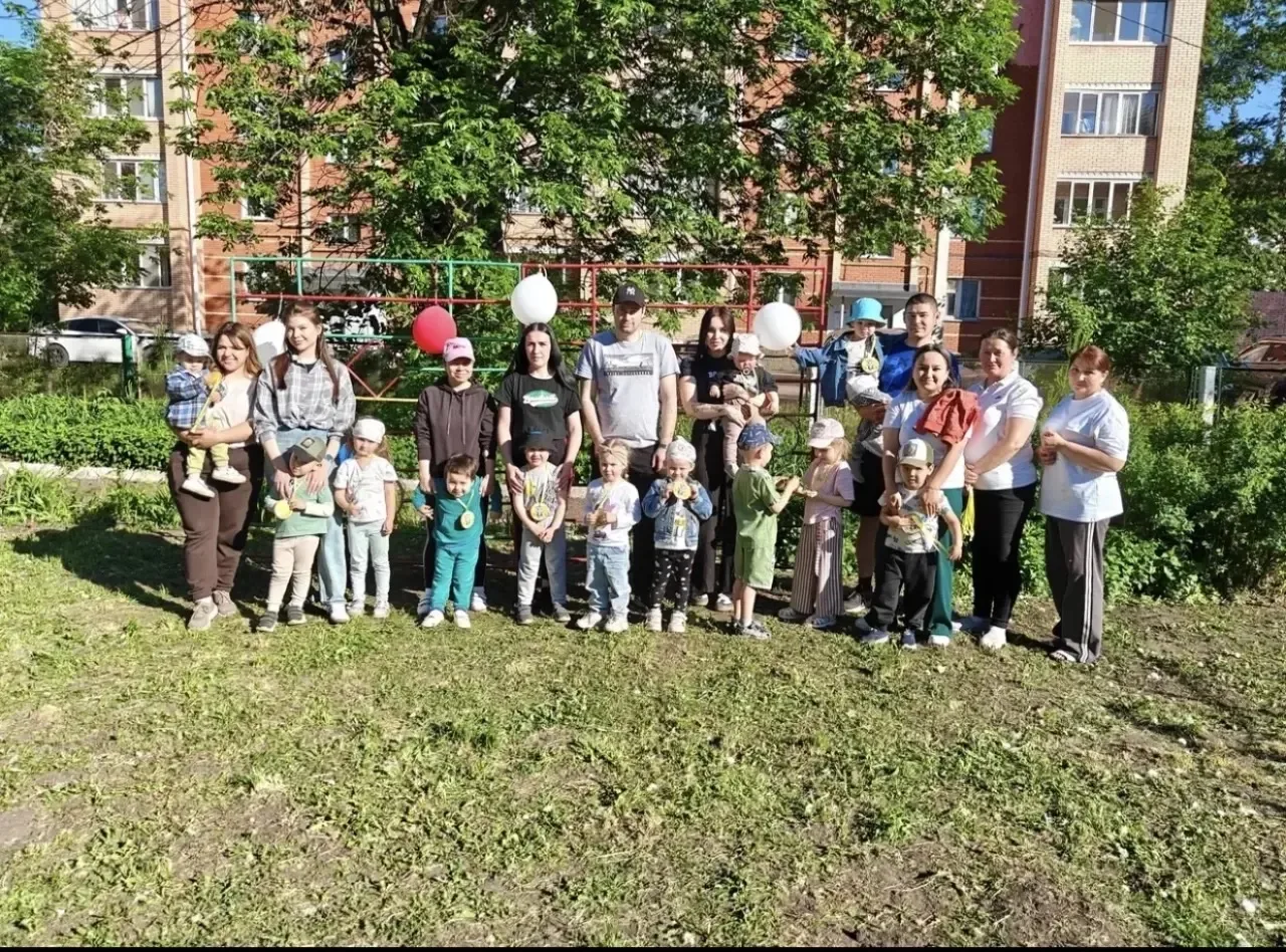 В рамках родительской субботы во второй младшей группе прошло спортивное развлечение «Семейные старт