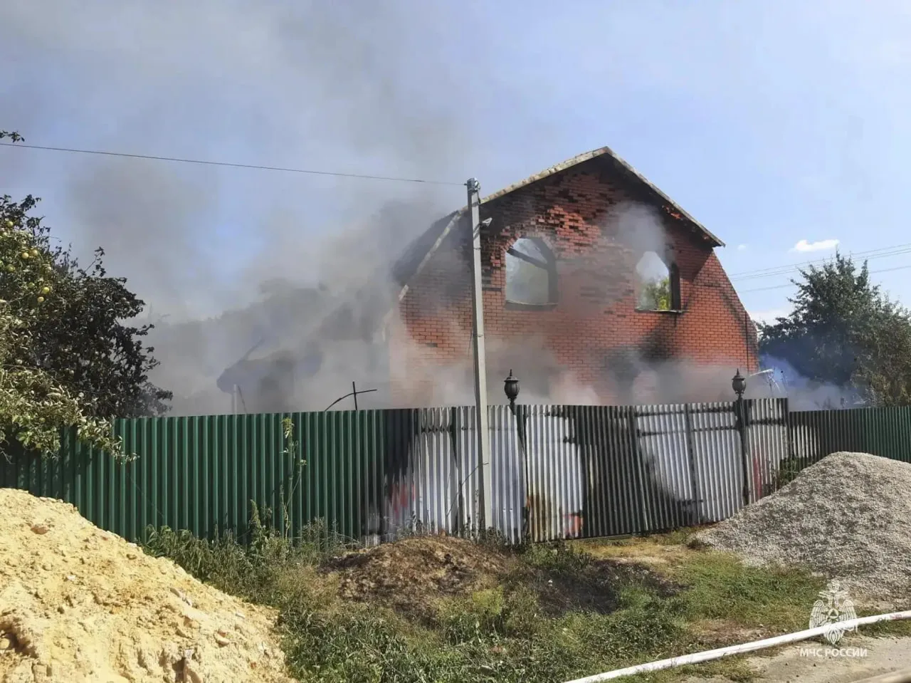 🚒42-летнего мужчину госпитализировали после пожара в Узловском районе