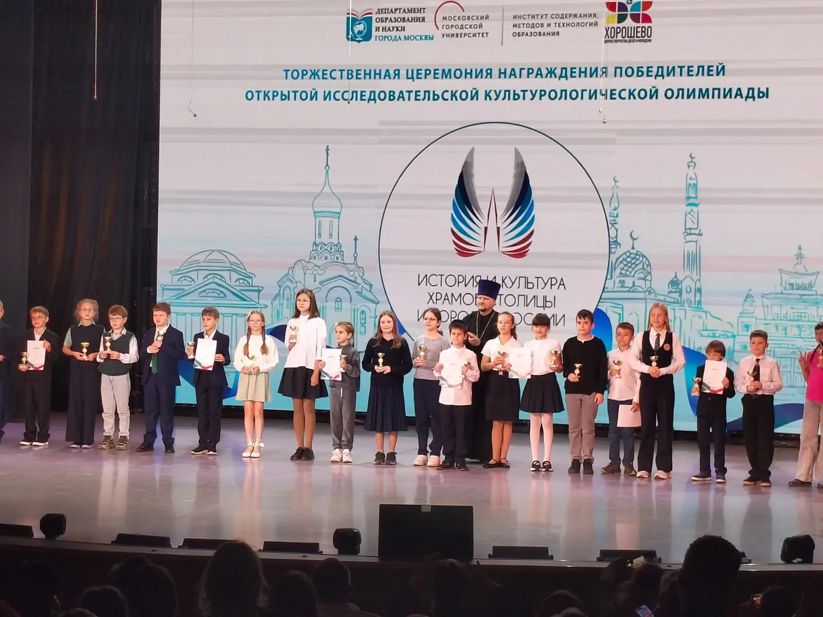 Поздравляем наших звёздочек!