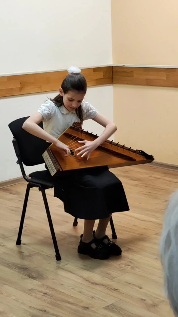 "И сколько вёсен не пройдёт - одну мы помнить будем свято, весну, которую народ великой сделал в сор
