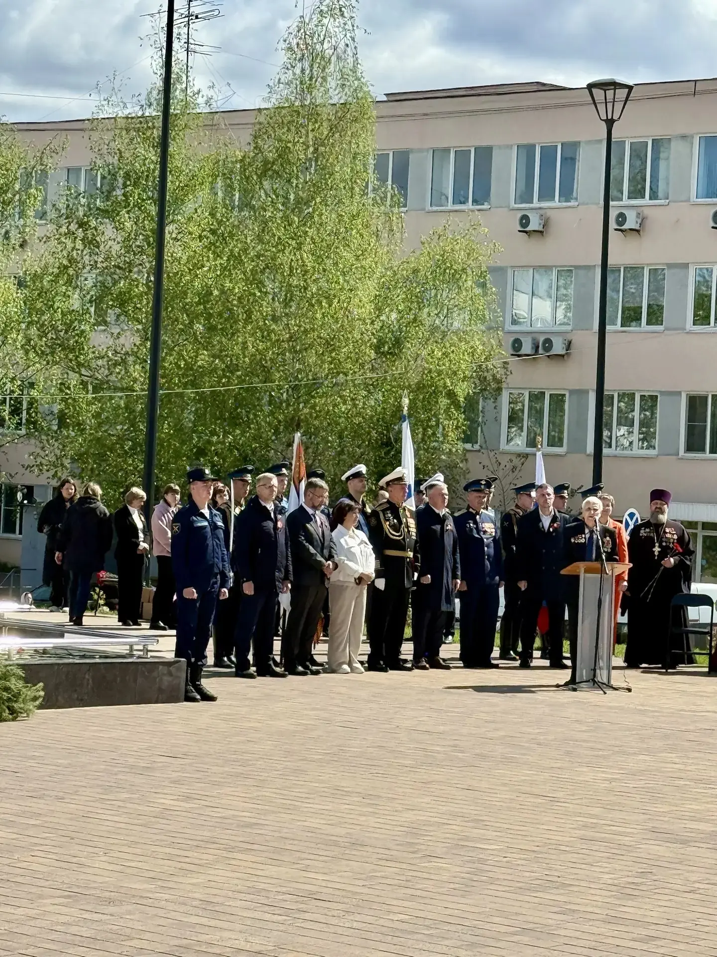 ✨ 9 Мая на площади Славы: память, гордость и единство поколений ✨  Сегодня на площади Славы прошёл т