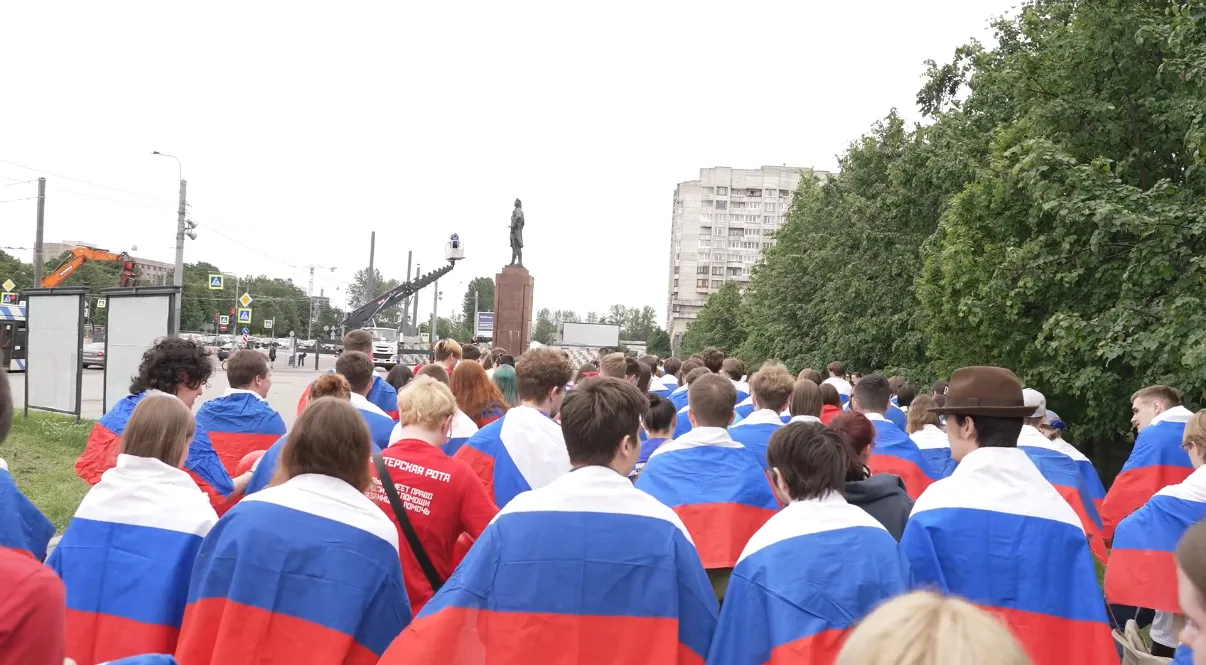 🇷🇺 Военмех отметил День России масштабным флешмобом

Более 500 обучающихся и сотрудников университ