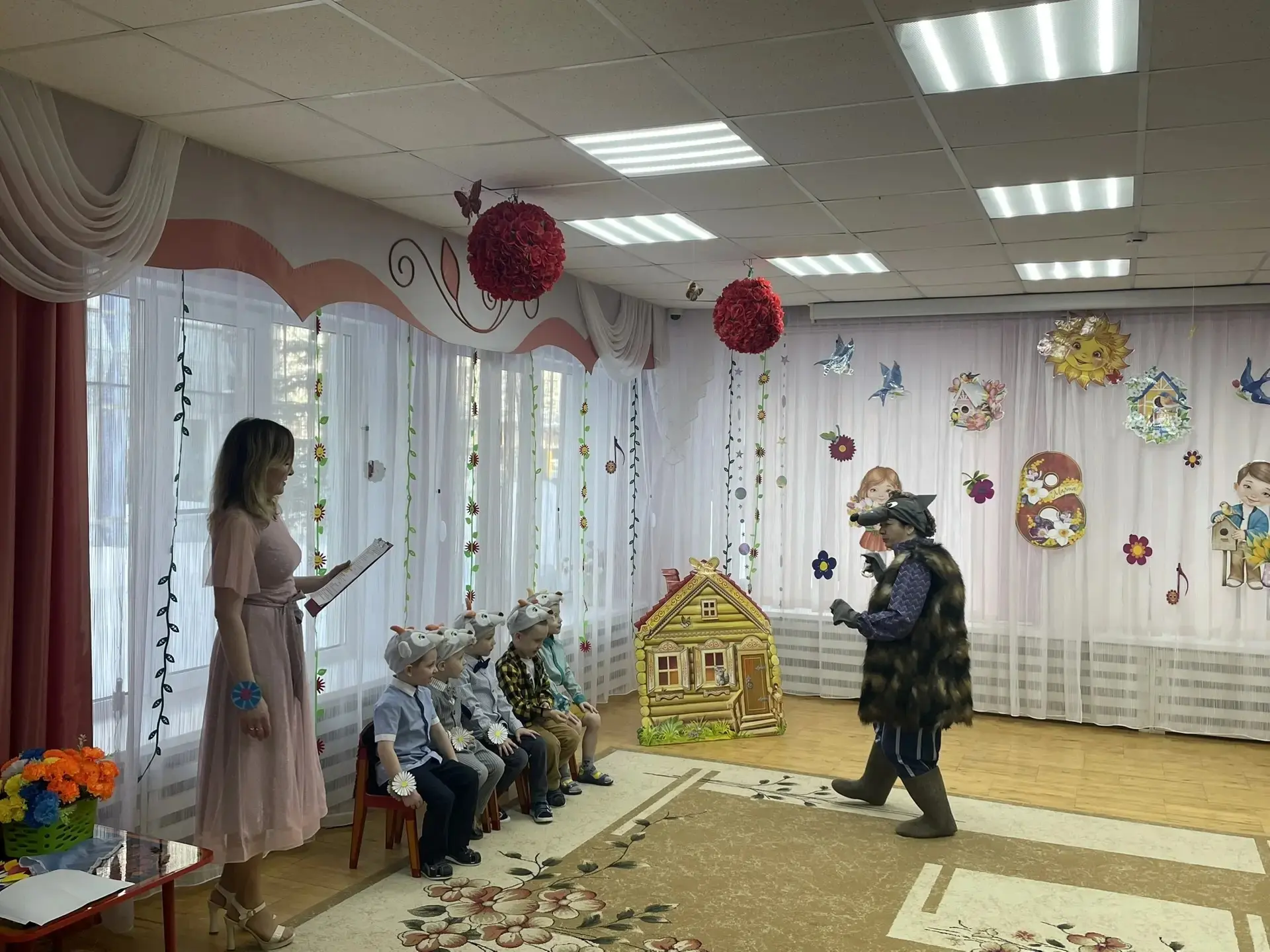 🌸Дорогие мамы,бабушки, вчера в средней группе 7 прошел настоящий праздник весны 🌸цвет...
