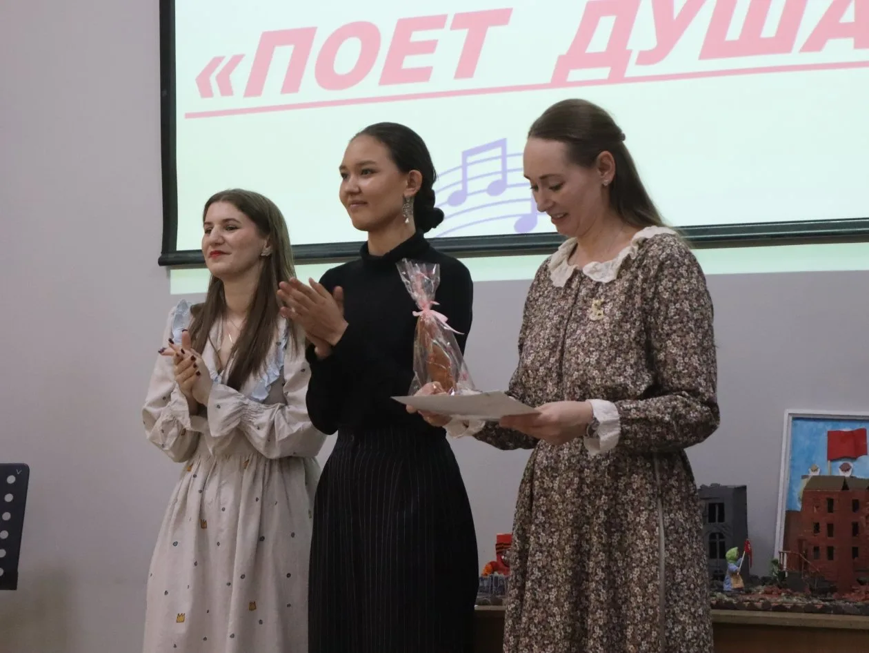 🎵"Поет душа": уссурийские поэтессы впервые вышли на сцену с авторской песней  Уссурийские поэтессы з