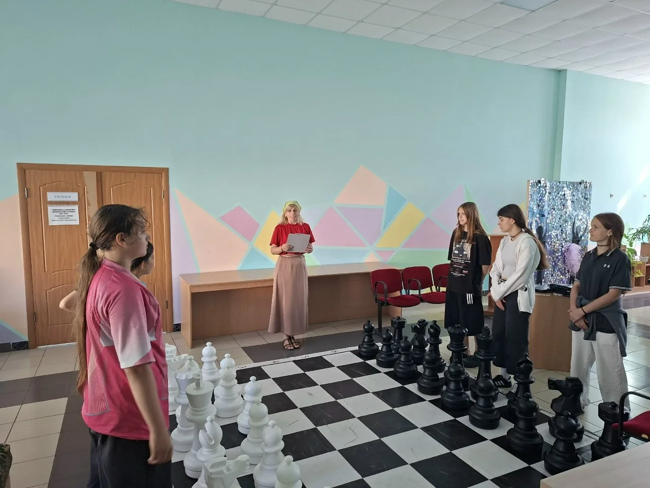 ♟Сегодня Крюковская библиотека провела тематический час «Тайна шахматной доски», приуроченный к Межд