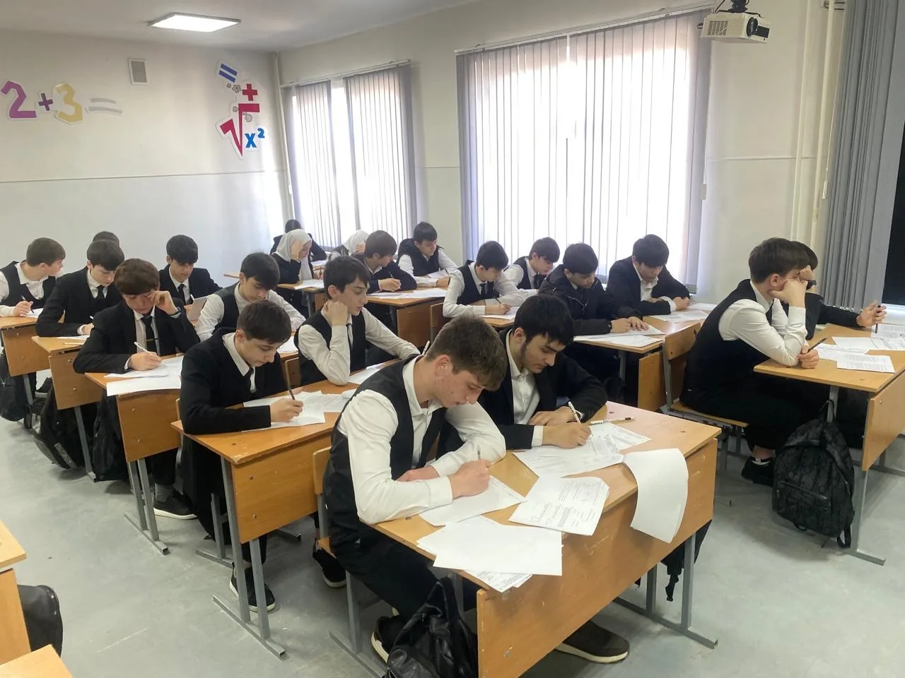 Годовая контрольная работа по математике в 9-х классах.