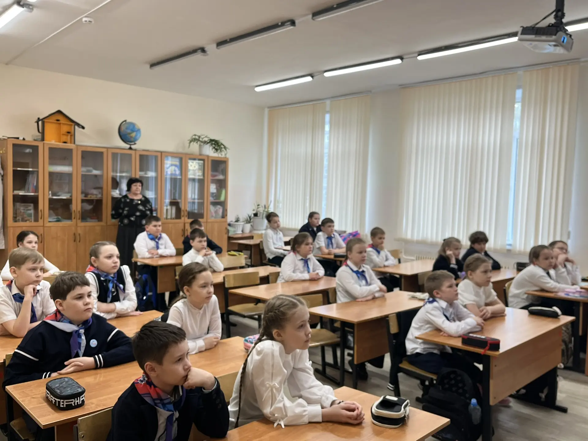 Сегодня «Разговоры о важном» были посвящены Дню Земли 🌍💚  Мы говорили о том, что каждый человек несё