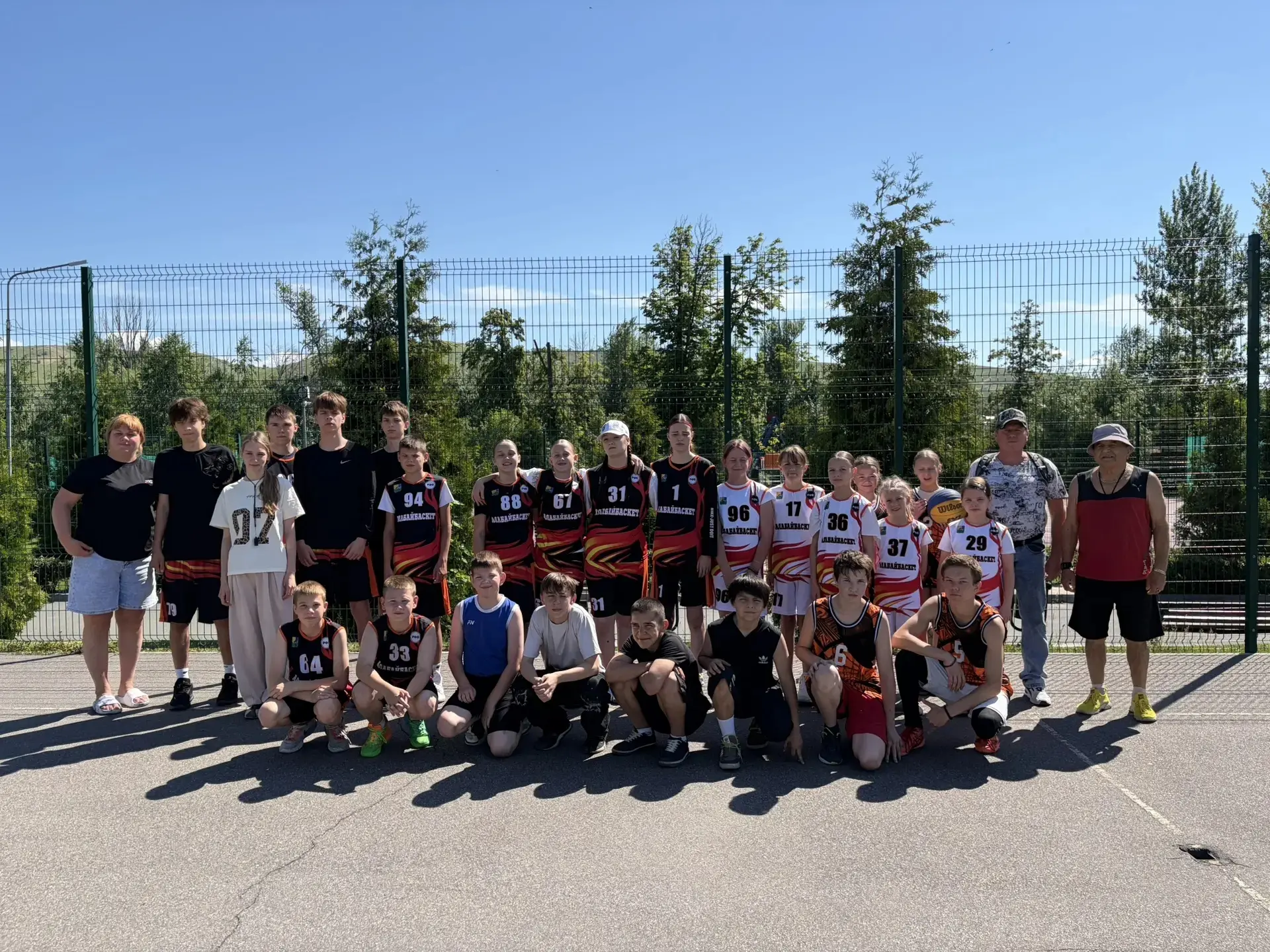 🏀12 июня на баскетбольной площадке городского парка царила атмосфера спортивного азарта и настоящег