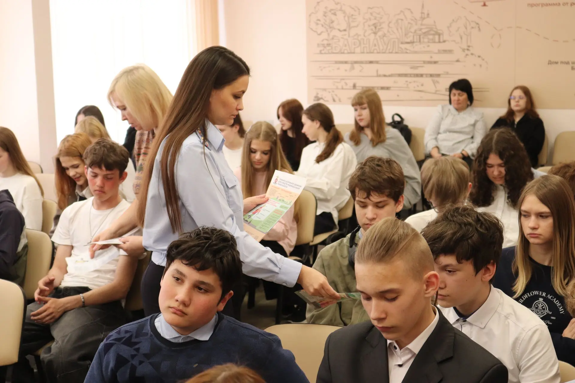 🚗В Барнауле стартовал цикл встреч со школьниками, посвященных дорожной безопасности  Вчера, 7 апреля