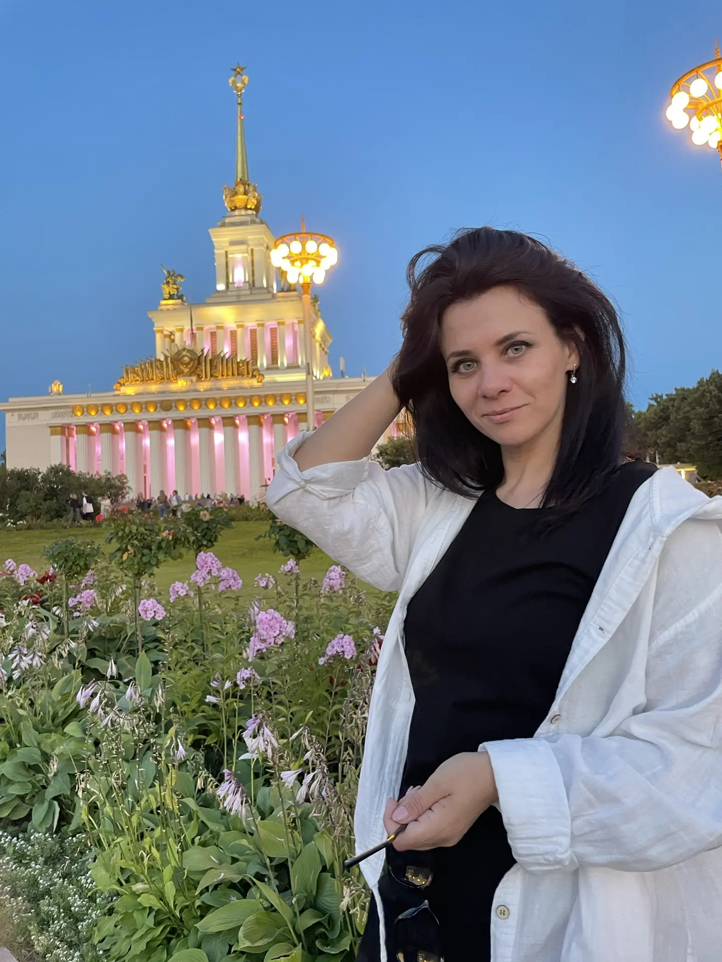 Друзья, всем доброе утро! ☀️

Вчера вечером мы спонтанно решили съездить в Москву. Последнее время я