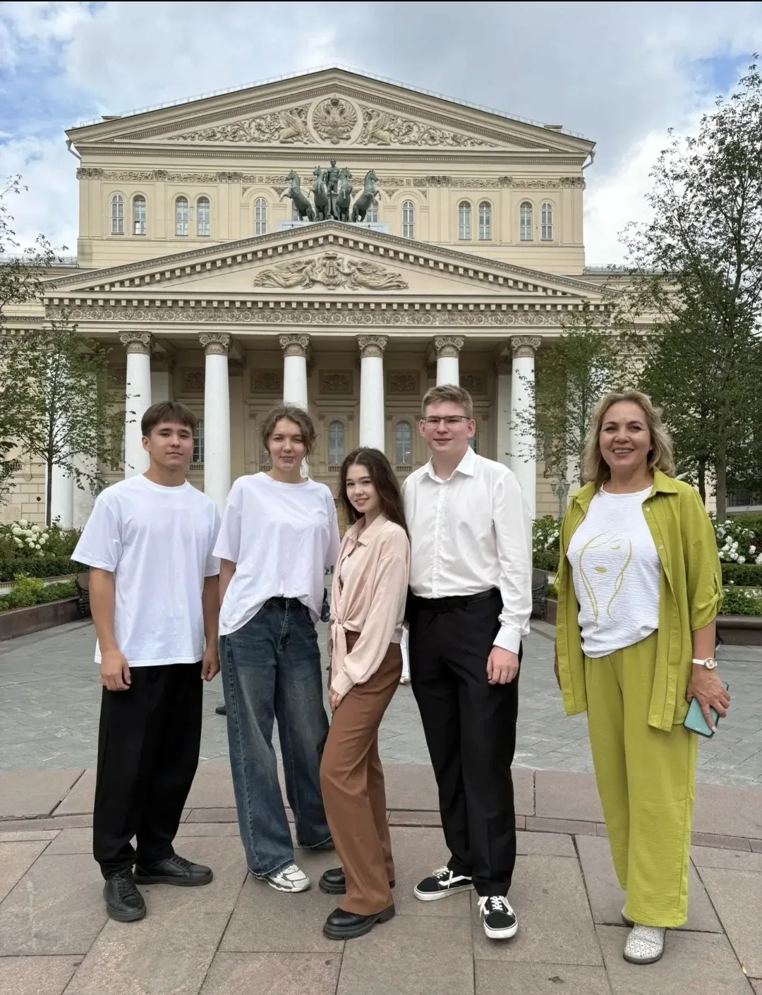 Туссем! 

Чăваш ачисем – Борис Щукин ячĕллĕ Театр институчĕн вĕренекенĕсем! 🎭

 4  пултаруллӑ çамрă