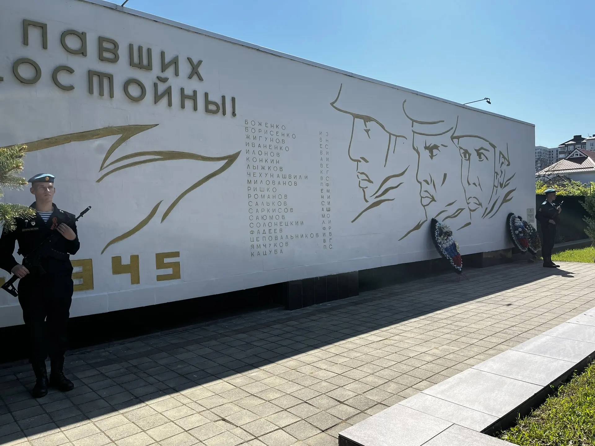 🎗️Студенты Анапского индустриального техникума приняла участие в церемонии возложения цветов к Братс
