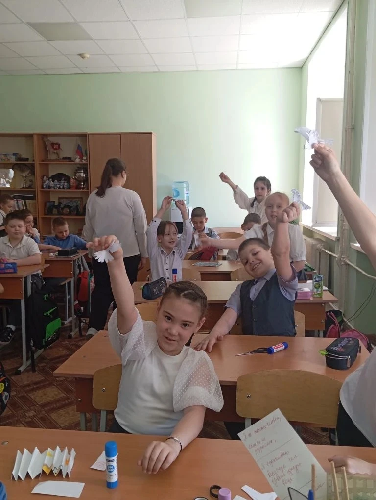 🕊️ Маленькие герои Большой войны  ✅ Сегодня ученицы 8 класса из психолого-педагогического класса про