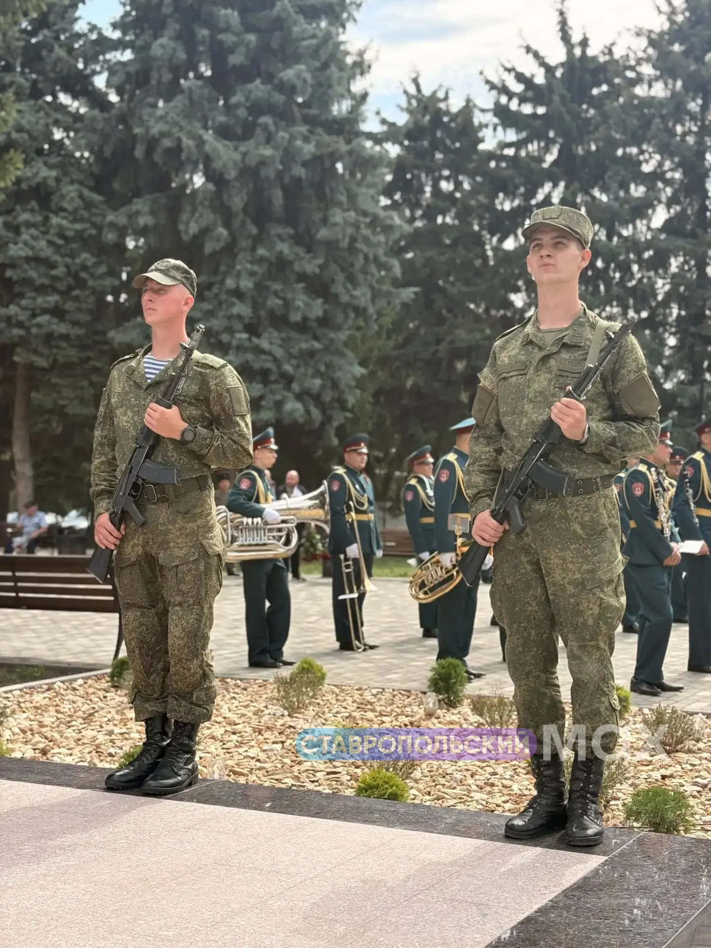 ⭐️ В станице Зольской открыли памятник, посвященный памяти героев, павших в локальных к...