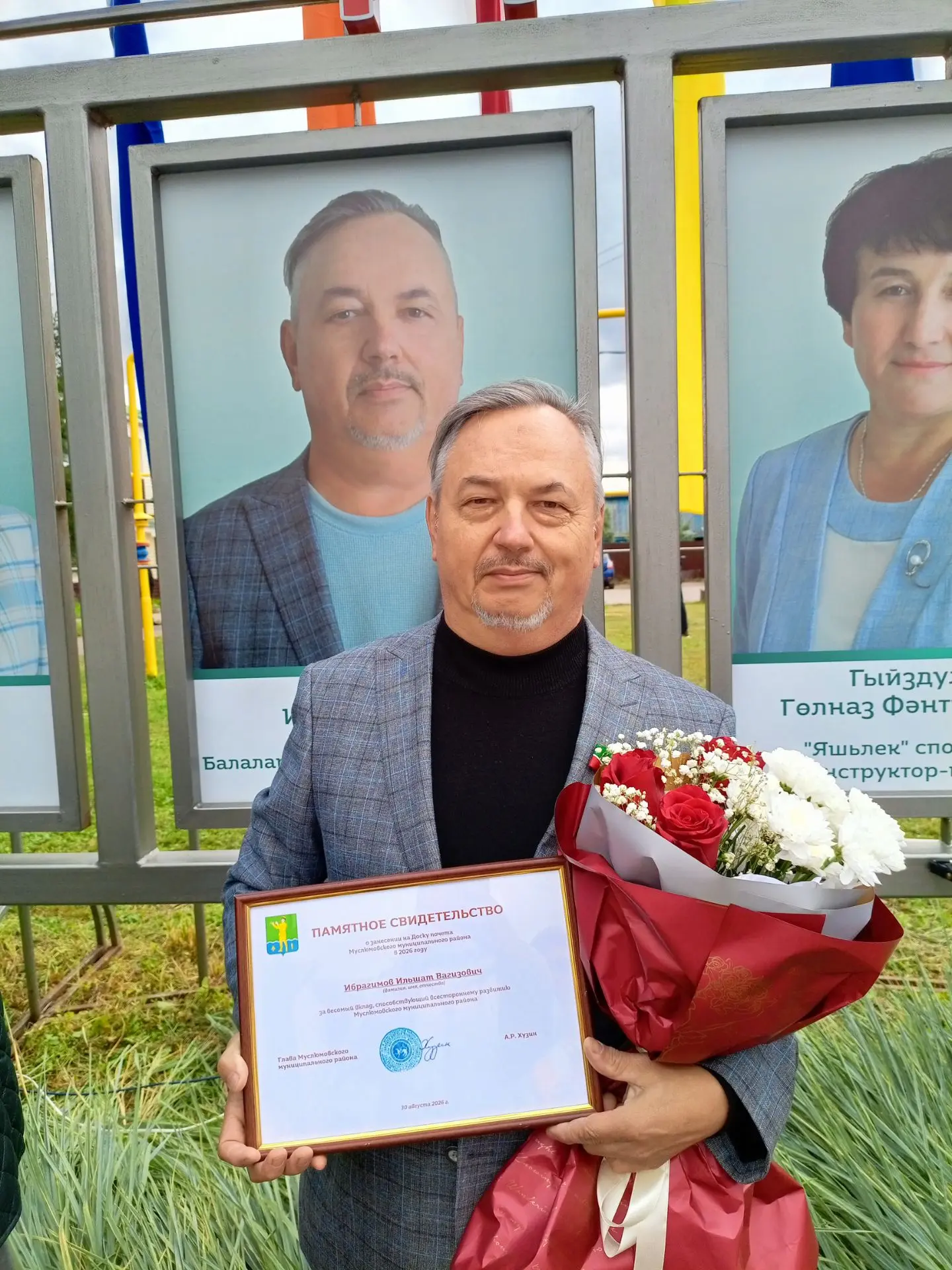 Ел саен Республика көнендә “Хезмәткә – дан” скверындагы фоторәсемнәр яңартыла. Әлеге ча...