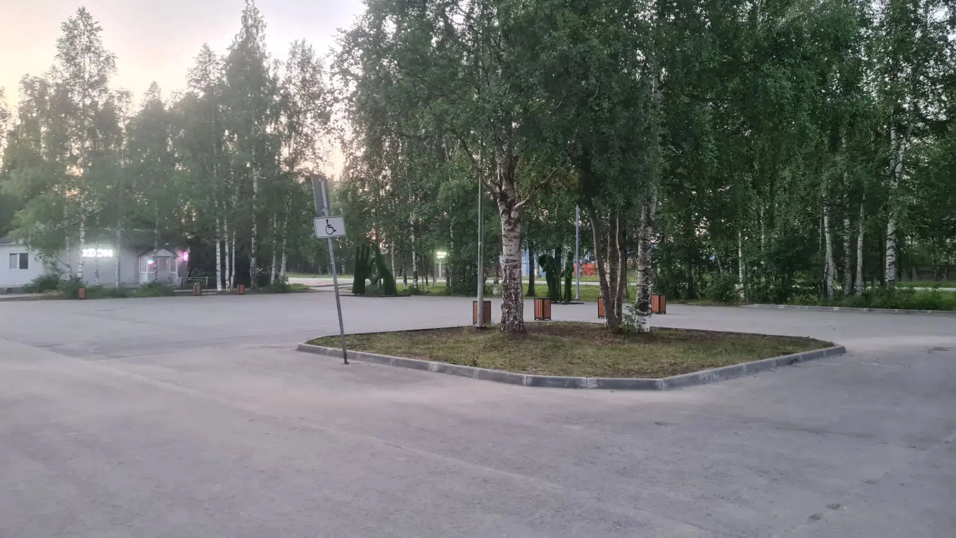 В целях обеспечения безопасности учащихся в летний период ежегодно проводится родительское патрулиро