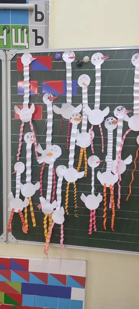🎉 Весенний десант добра и творчества в нашем лицее! 🎨  В эту пятницу в классах царила особенная атмо
