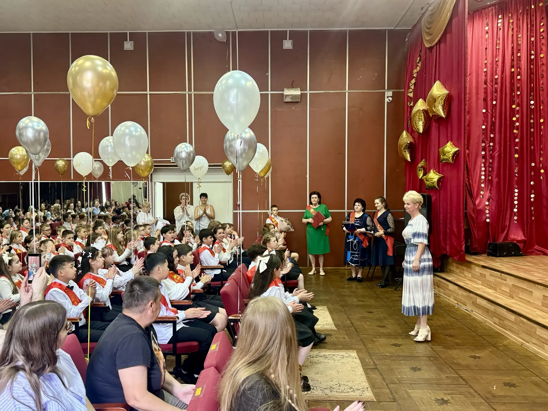 🏛️ 🔔 До свидания, начальная школа! В добрый путь, выпускники! 🎈