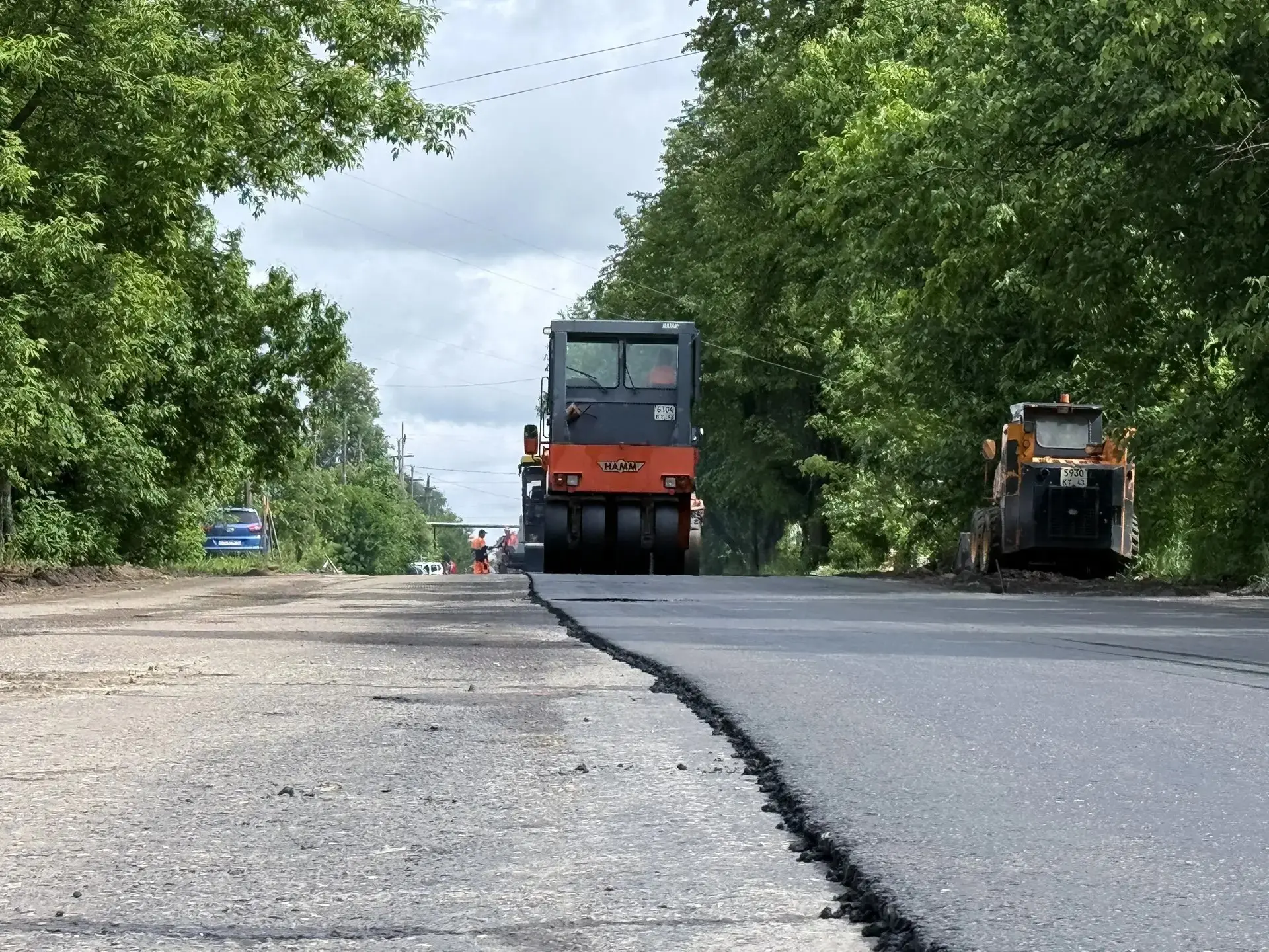 🚜В Кировской области продолжается ремонт дорог по программе «Дорожный миллиард».

Силами АО «Вятавт