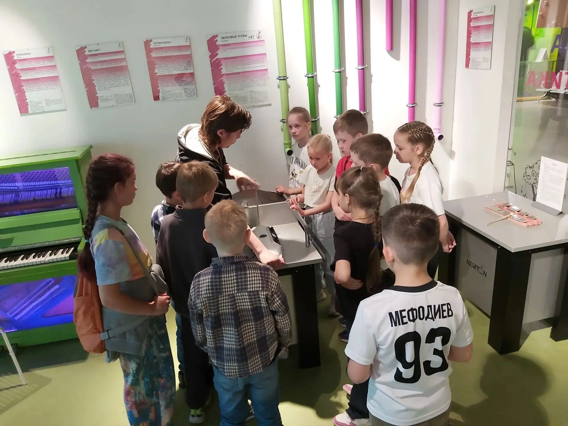 🎉 Вау, какой день у 3‑го отряда! 🎉 
 
Сегодня мы с ребятами отправились в NEWTON PARK в Ельцин Цен