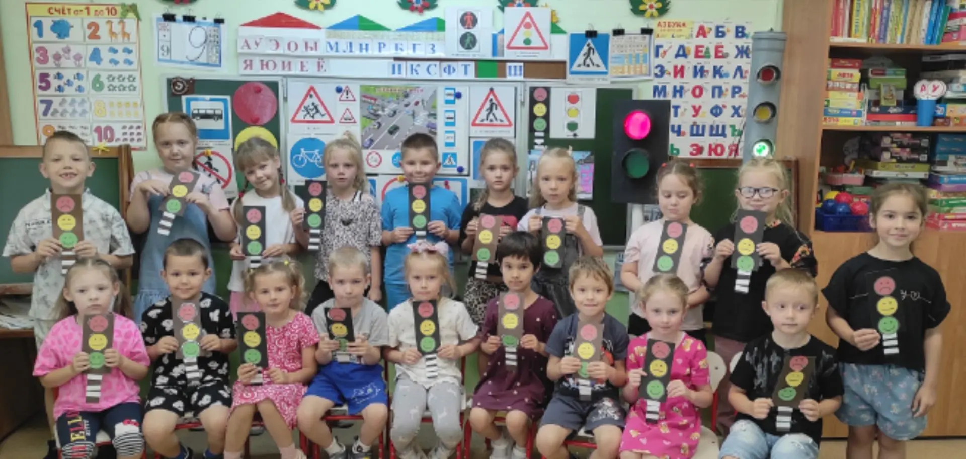 🚦🚦🚦Обучение детей правилам безопасности дорожного движения, по-прежнему, остается од...