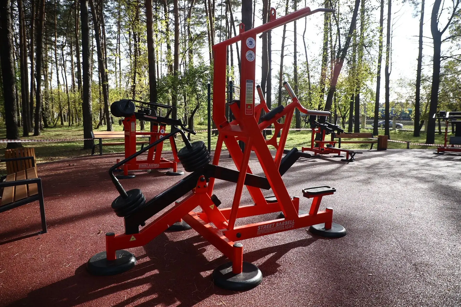 🏋️ Новую спортплощадку с силовыми тренажёрами открыли в Первомайском парке