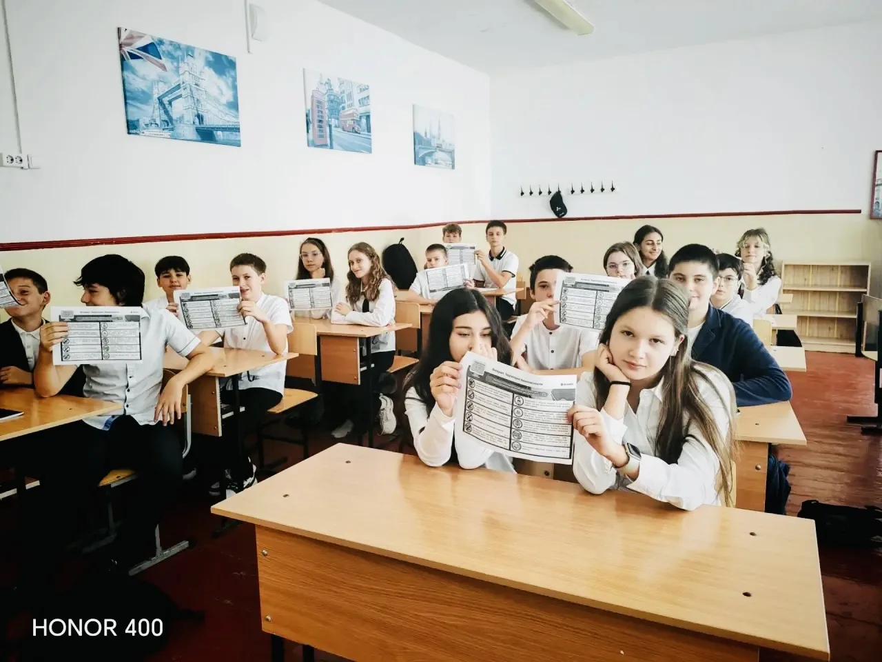 Сегодня в нашей гимназии прошел важный день: во всех классах, с 1 по 11, состоялись уро...