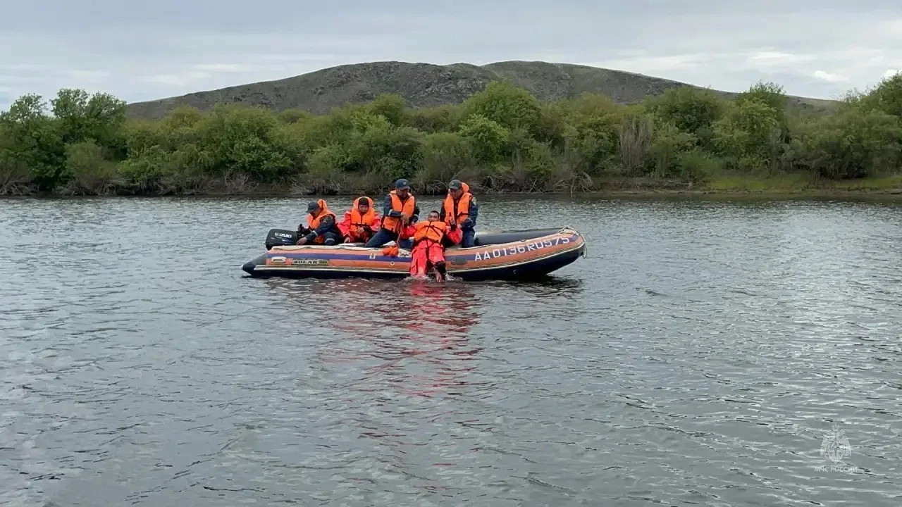 Спасатели Забайкалья отработали навыки действий на воде в полевых условиях

🌊 На реке Онон в Могойт