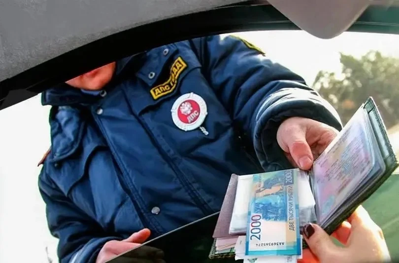 В Артёме уроженца Средней Азии судят за попытку дать взятку сотруднику ГАИ — ему грозит...