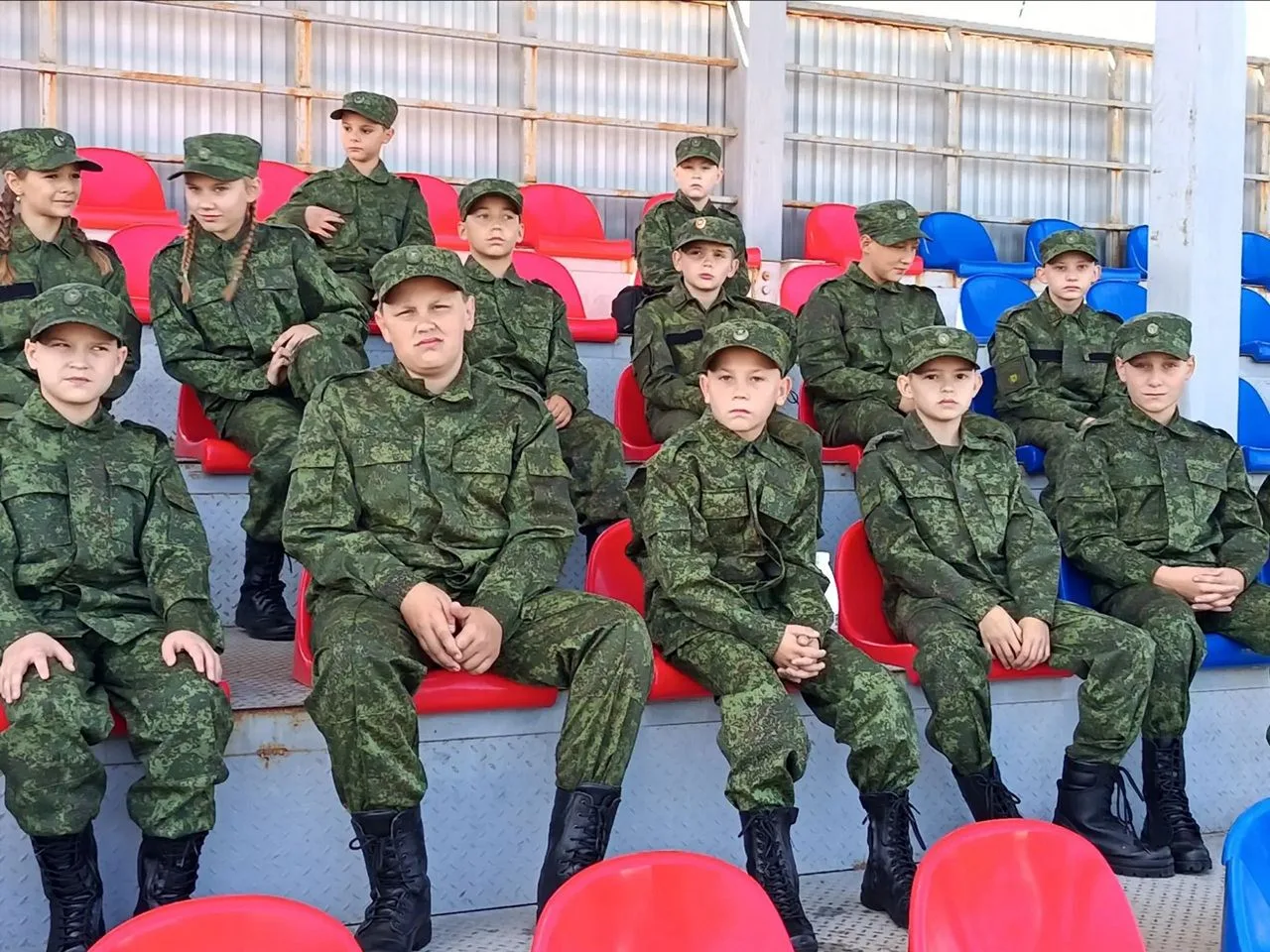 В день села Урик кадеты 5 класса приняли участие в тренировке с чемпионами по боксу, ув...