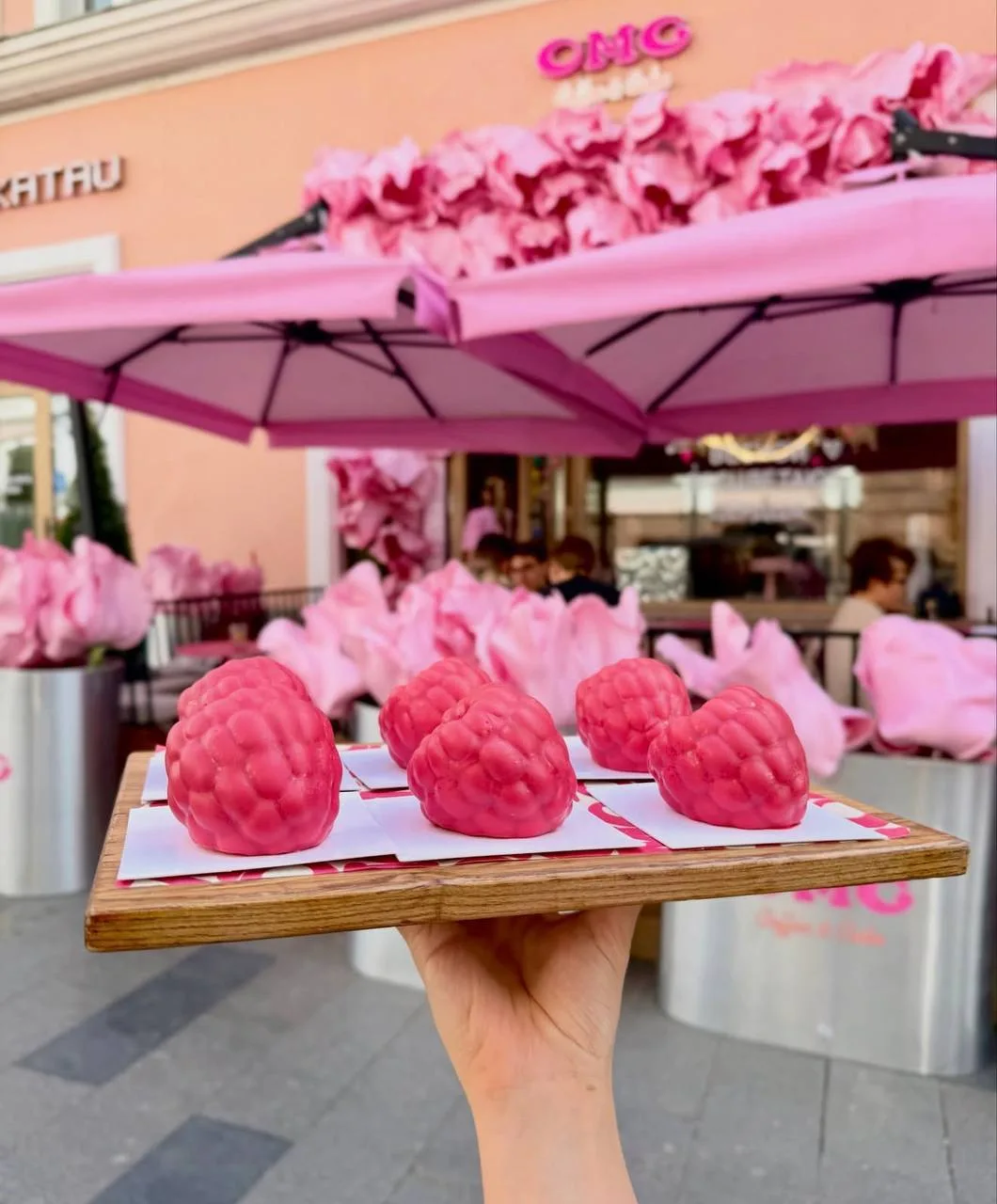 ❗️ В OMG Coffee появились новые хрустящие десерты с насыщенными вкусами — манго, малина, фисташка и 