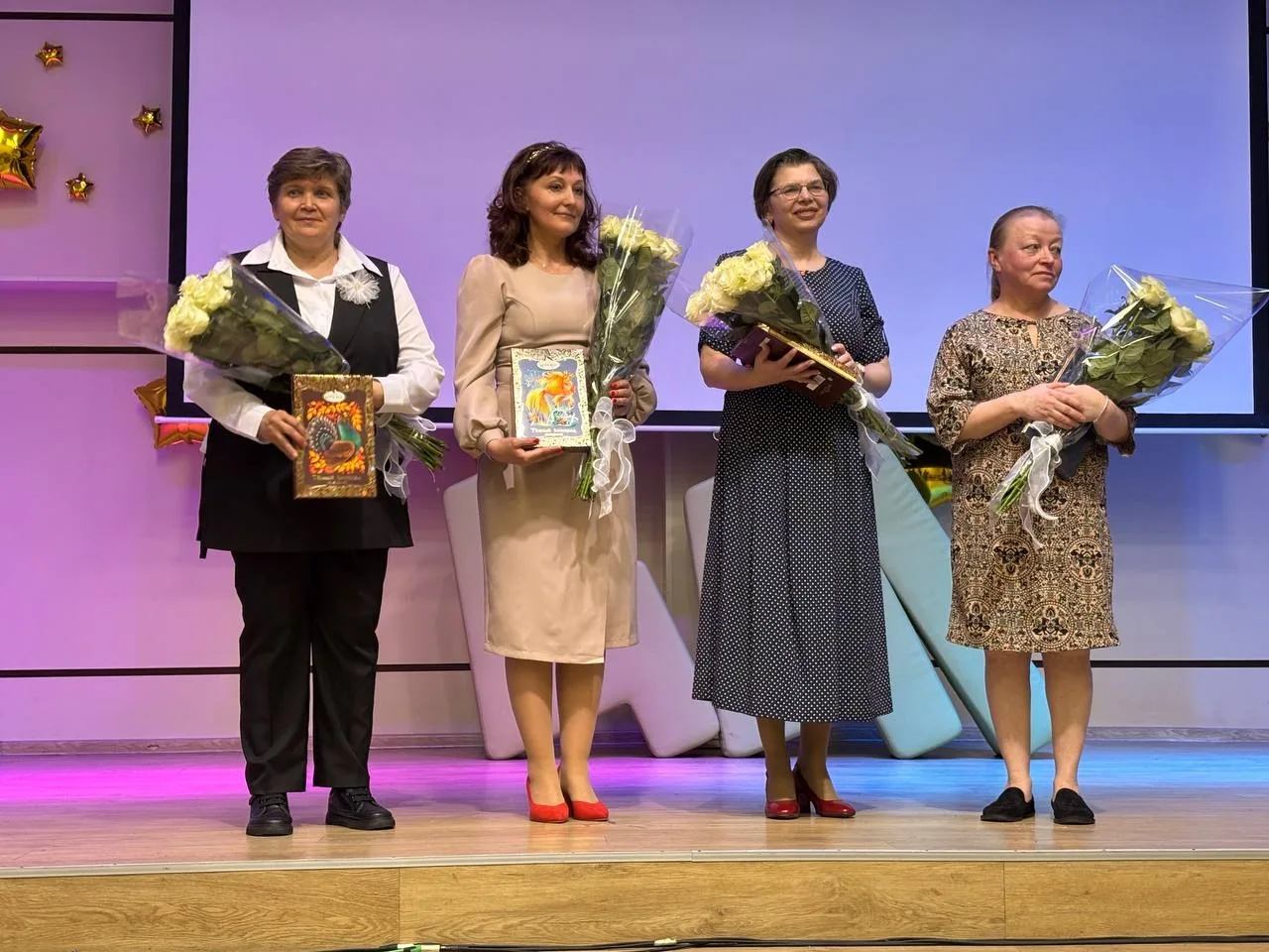 🎉🎉🎉Праздник окончания начальной школы прошел в гимназии среди учащихся 4 классов ☀Самый жаркий майск